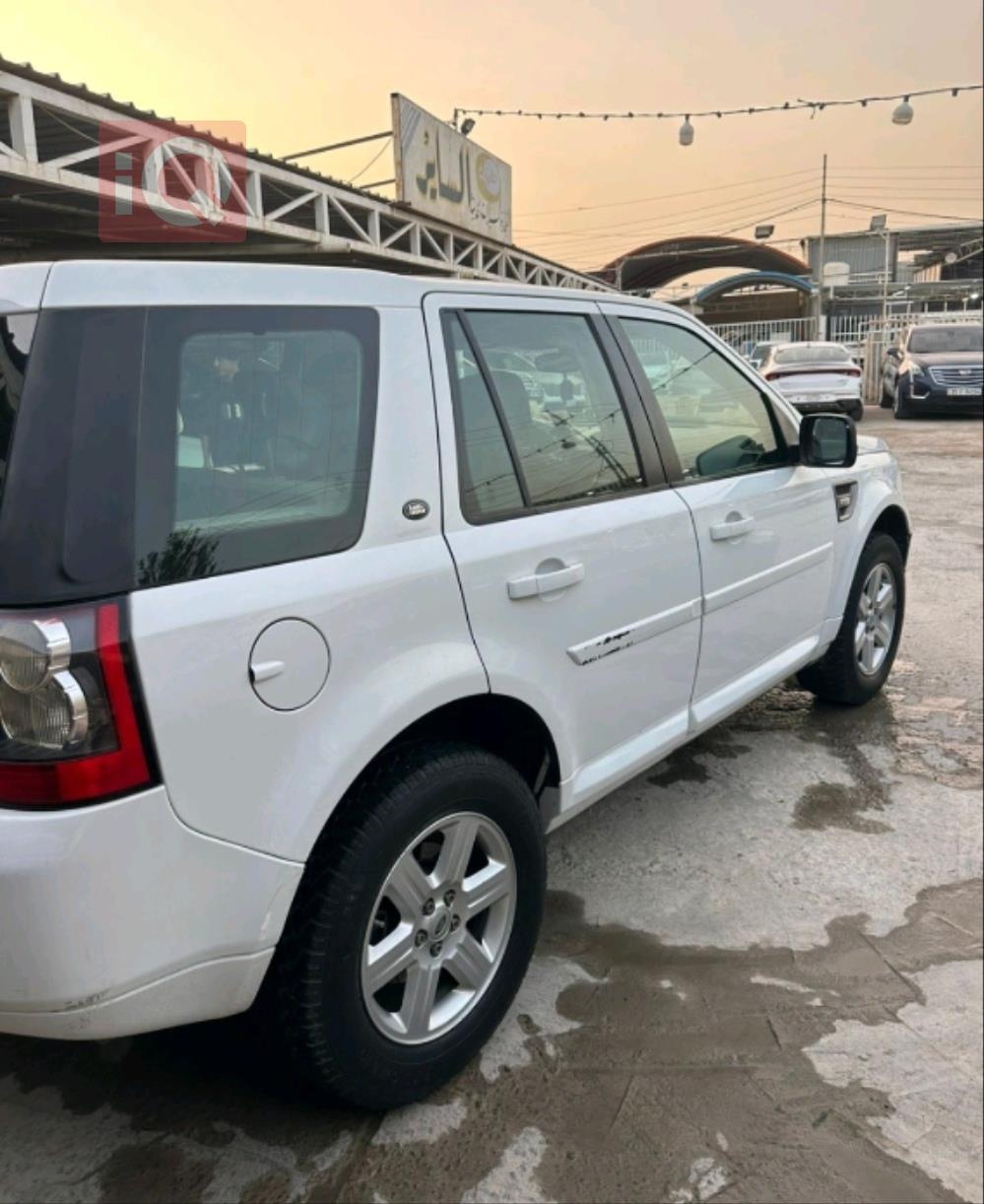 لاند روفر LR2